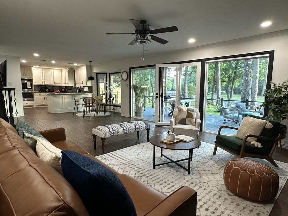 open space from living room to breakfast and kitchen area