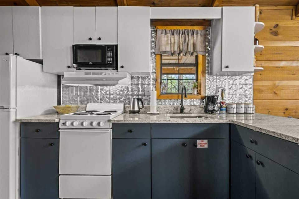 Kitchen/Coffee Bar