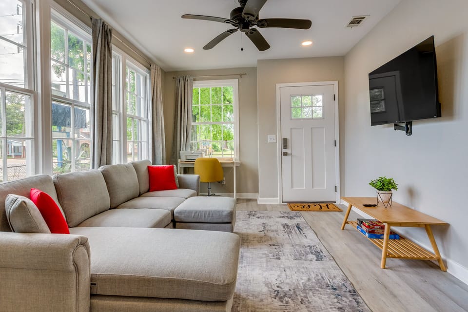 Pensacola Vacation Rental | 3BR | 1BA | 2 Steps Required | 1,000 Sq Ft