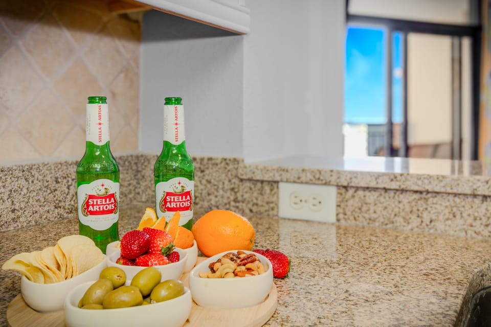 Elegant and functional: Your coastal kitchen retrea!