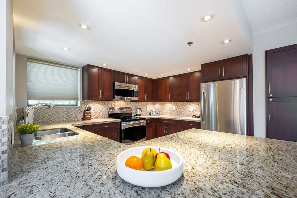 Full kitchen
