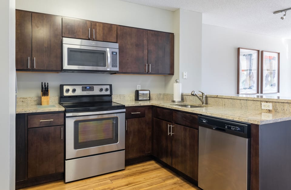 Stylish White Plains 1 Bedroom with Amenities Apartment in White Plains