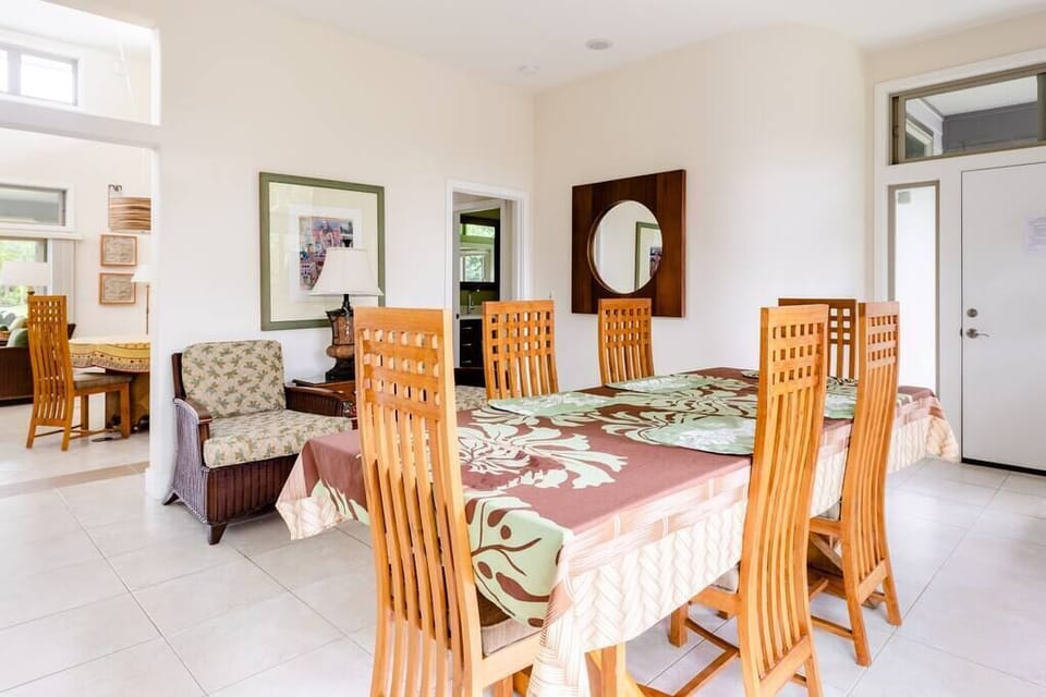 Large bright dining area with access to adjacent lanai.
