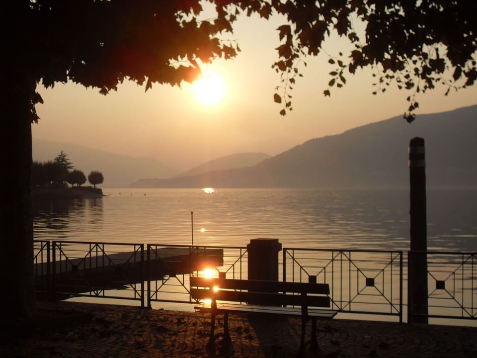 Water, Sky, Atmosphere, Afterglow, Light, Mountain, Dusk, Sunset, Tree, Lake