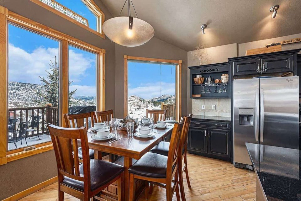 Dining room table with seating for 6 guests.
