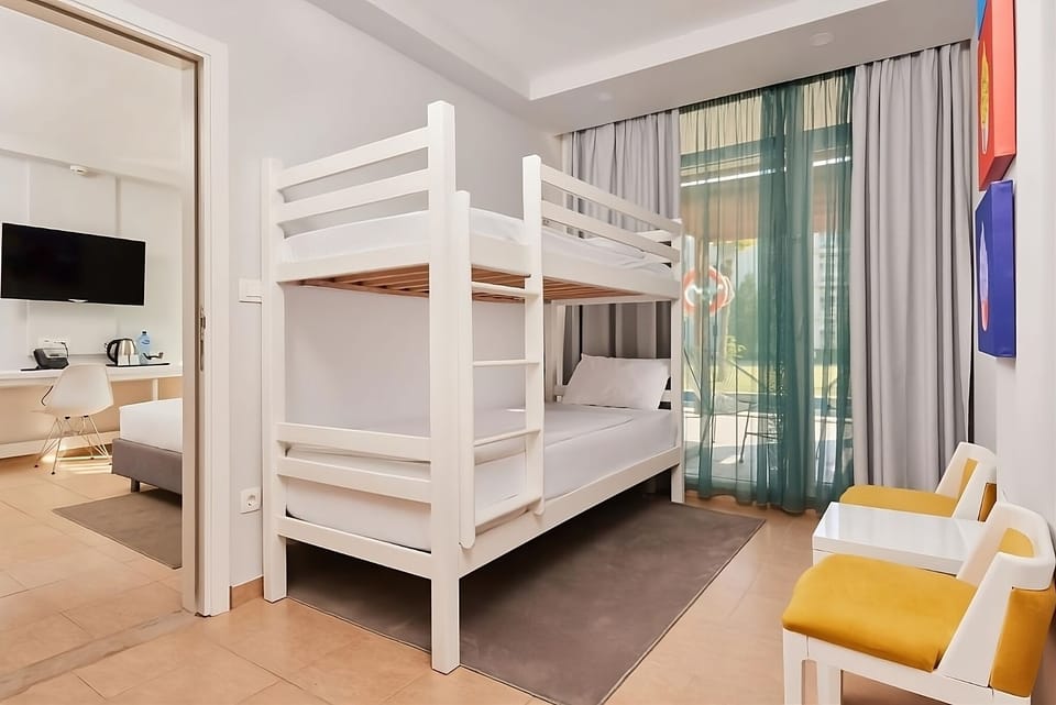 Unit with Bunk beds. Exact unit will be assigned upon arrival. Views, colors and decor may vary.