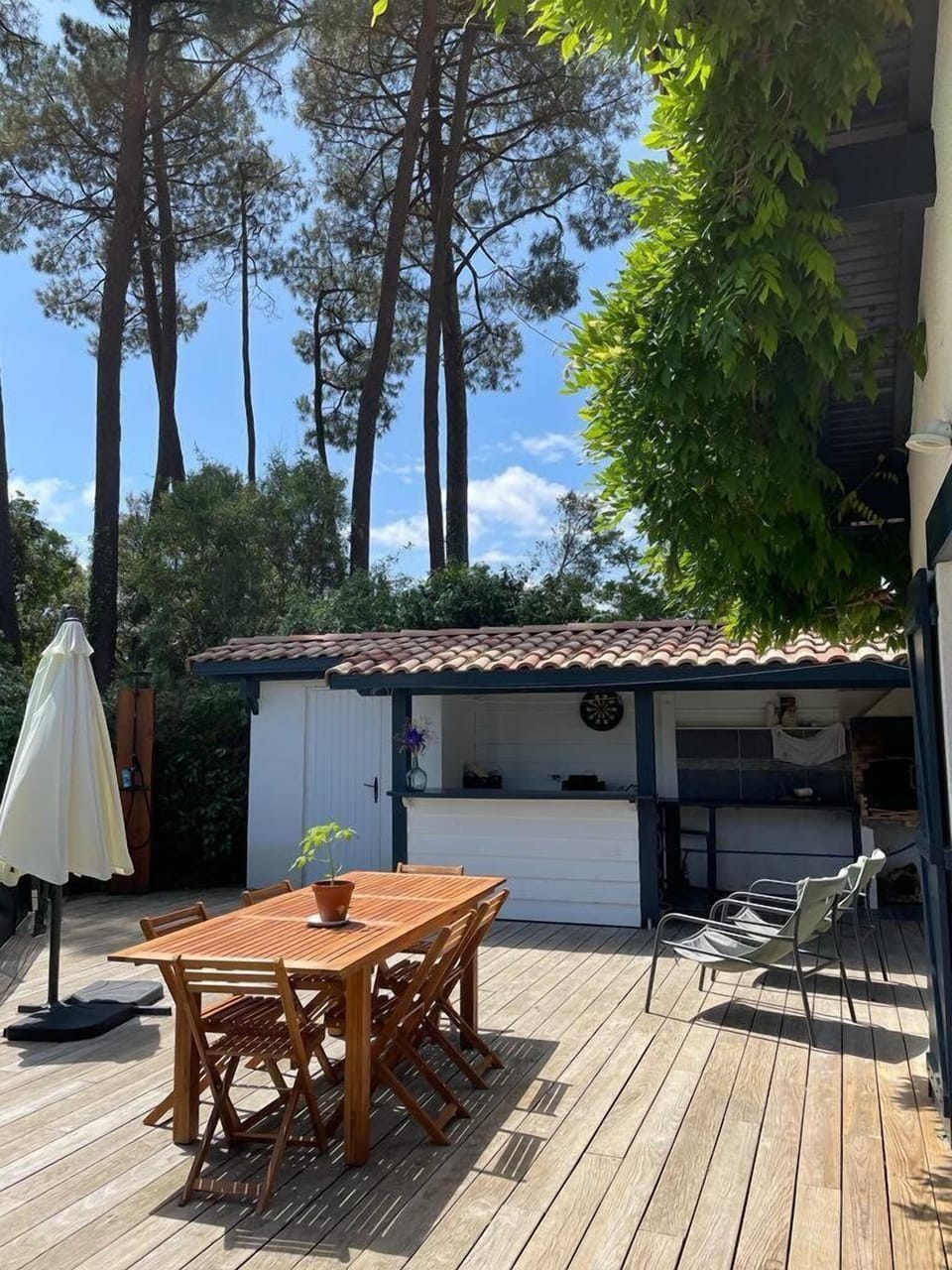 Outdoor dining