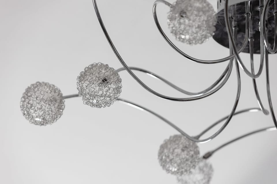 Decorative details in the apartment. 