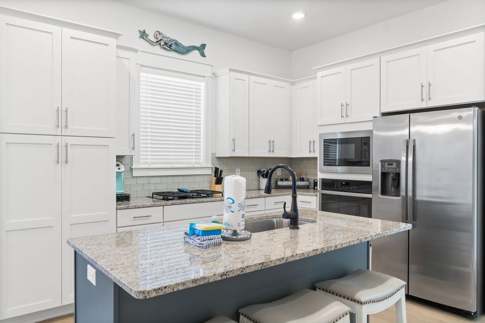 Kitchen with Breakfast Bar