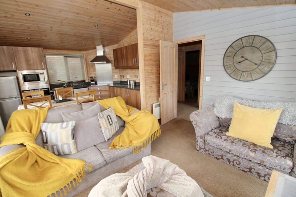 Lodge 2 