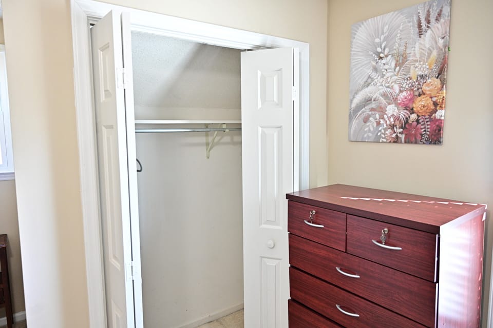 Upstairs 2 Queen Room (Closet + Dresser)