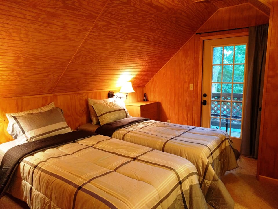 Bedroom as 2 twin XL's