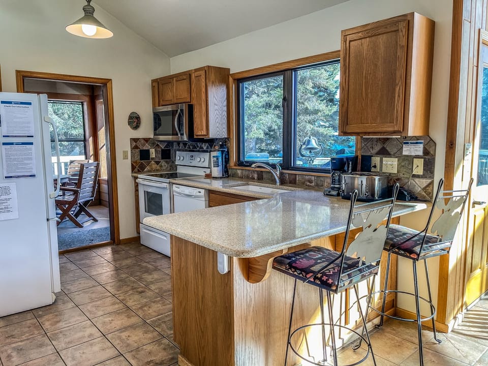 Pointavu features a well equipped kitchen perfect for cooking any meal.