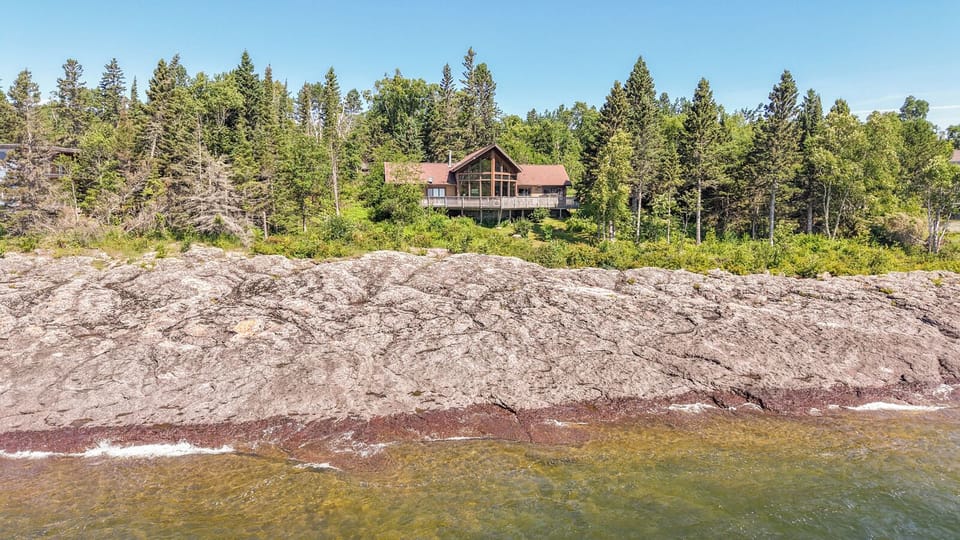 Nestled on the picturesque coast of Lake Superior among mature trees just outside the town of Tofte, Minnesota you will find Pointavu.