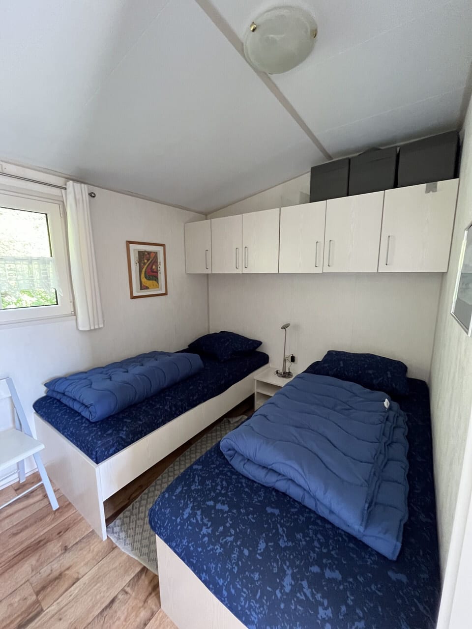 Second bedroom with two single beds at Camping de Zandput 490 - EEZZ