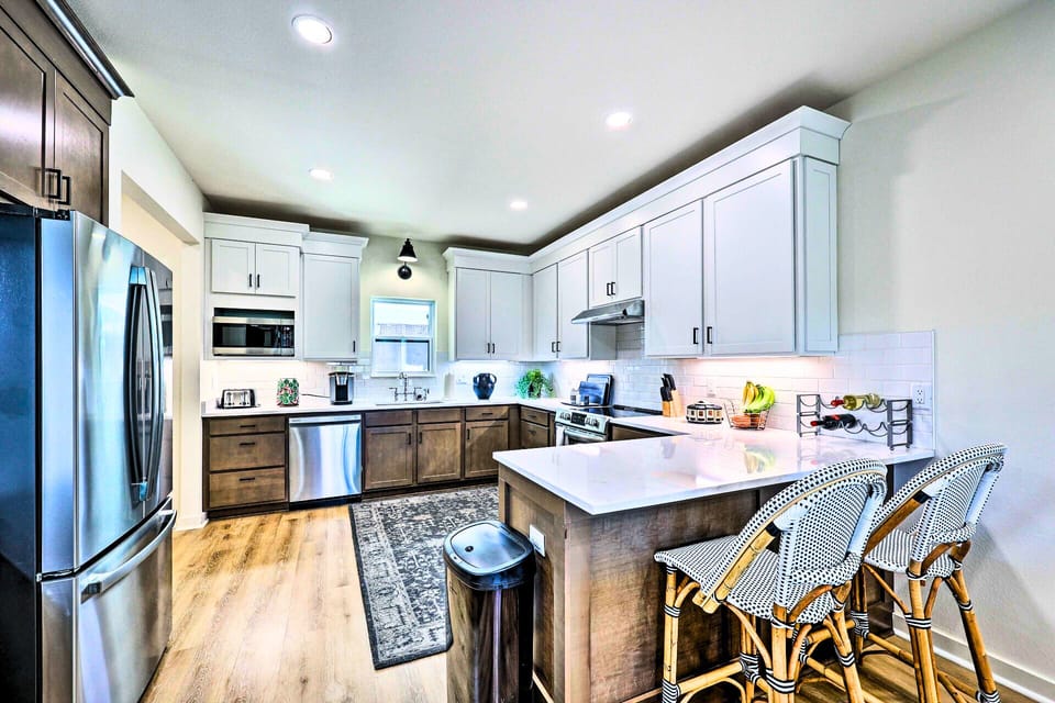 Modern, can we say modern kitchen! Wet bar next to the fridge!