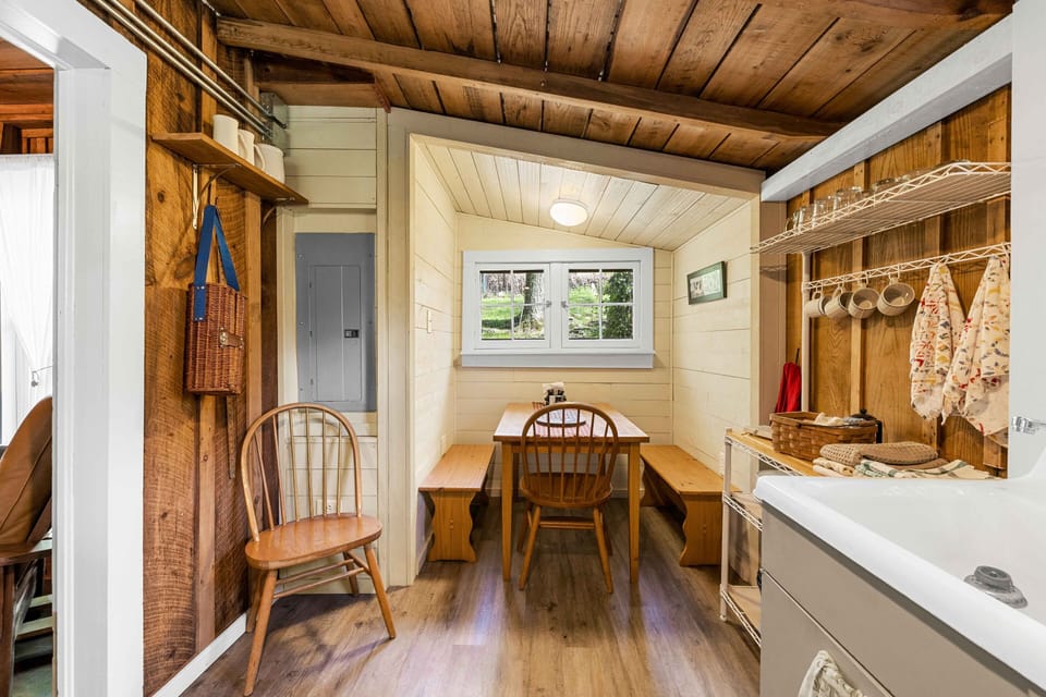Dining nook 