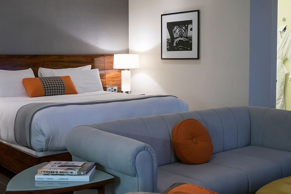 Unit with Queen bed. Exact unit will be assigned upon arrival. Views, colors and decor may vary.