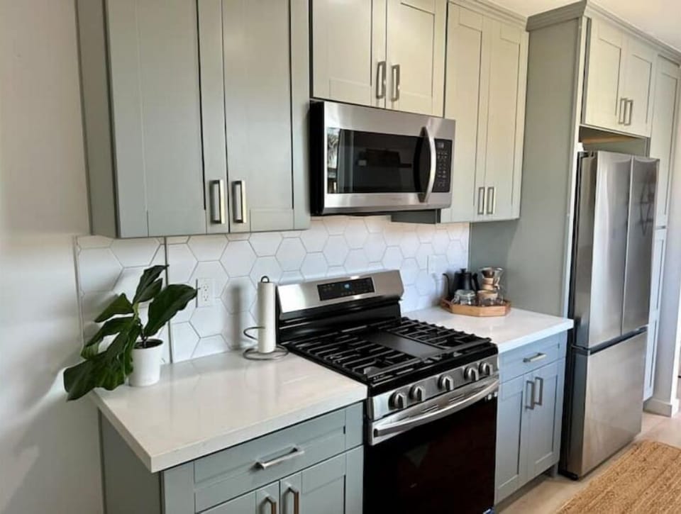 Beautiful, fully stocked kitchen design for those home chefs out there!