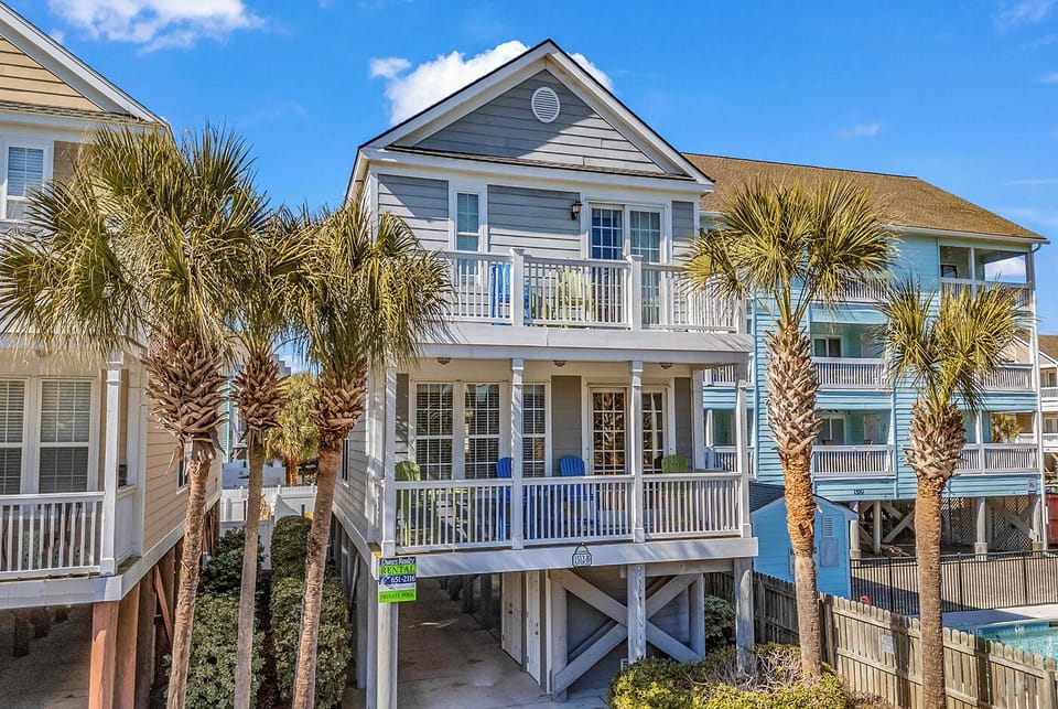 Street Side Exterior - Welcome to Sip N the Sun!