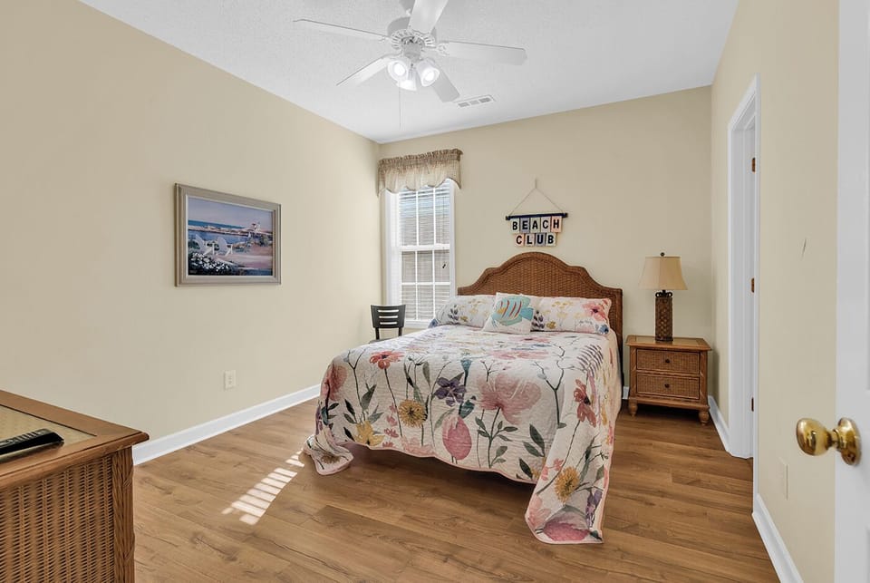 Bedroom 4 Second Floor - 1 Queen Bed