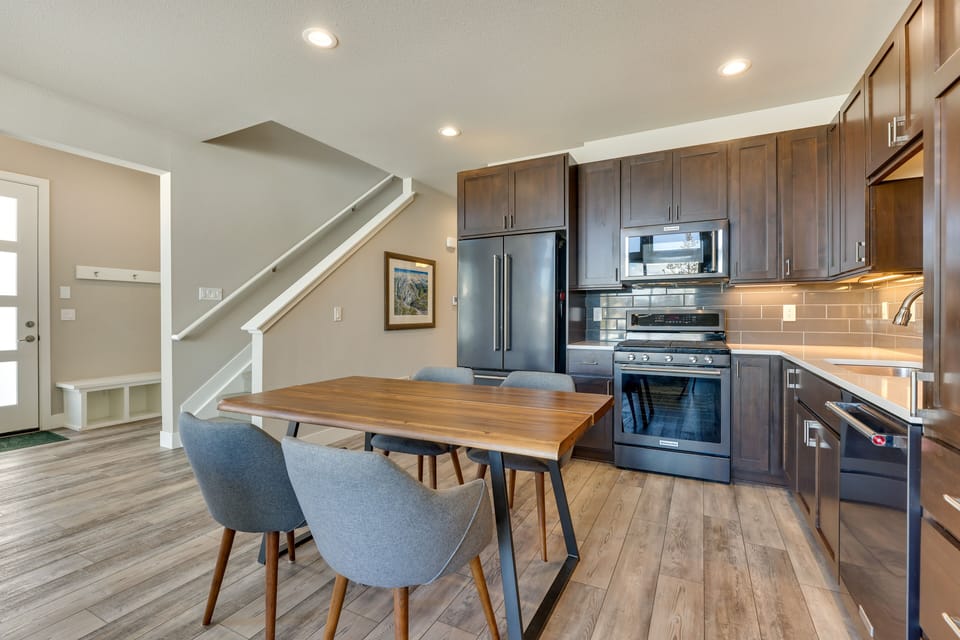 Dining Table | Dishware/Flatware Provided