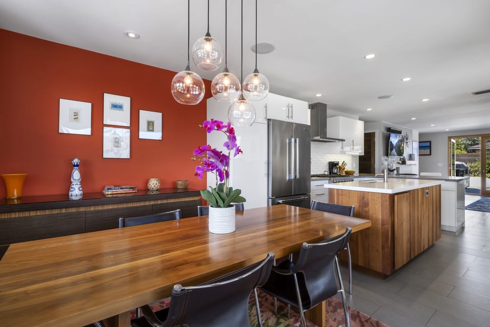 Dining table with seating for 6 with additional breakfast bar seating.