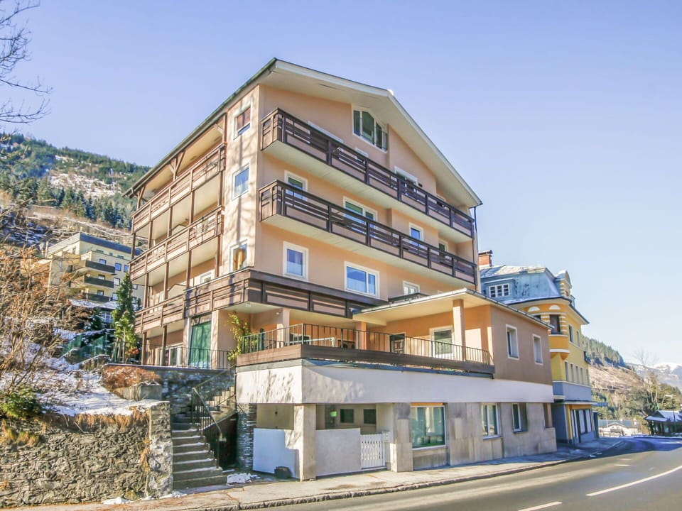 Architecture, Apartment, Town, Urban Design, Human Settlement, Balcony, Condominium, Hotel, Porch, Mountain Village