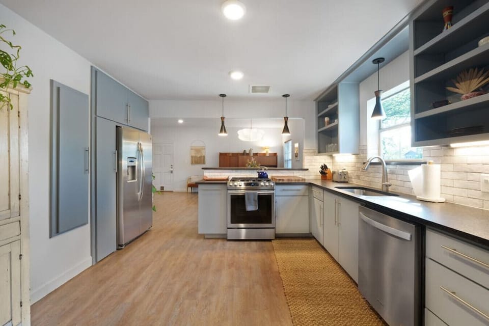 Generous kitchen perfect for cooking