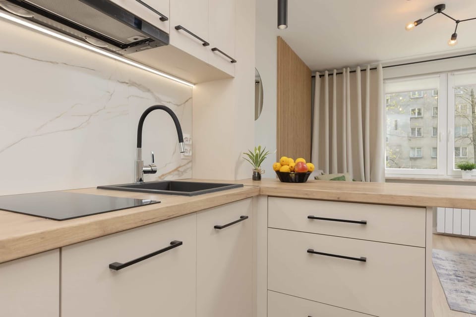 Fully equipped kitchenette. 