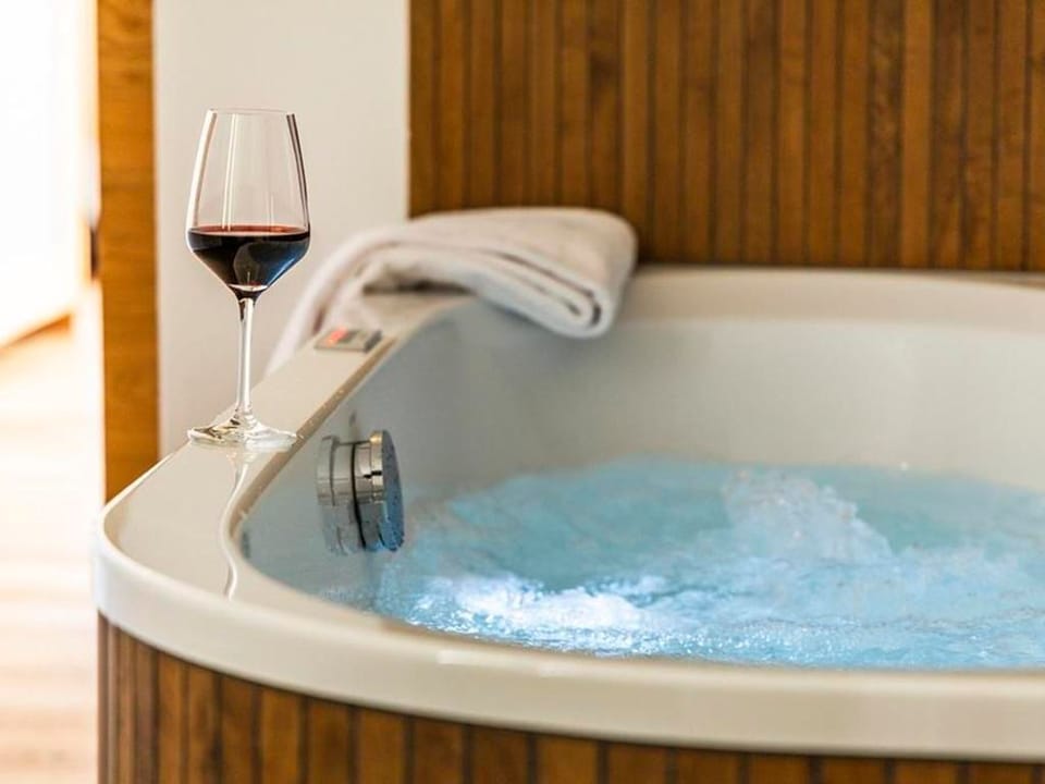 Indoor spa tub