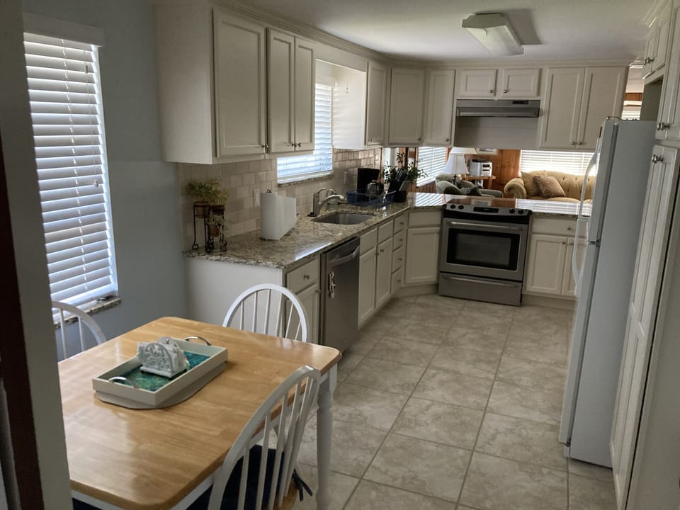 Breakfast room and Kitchen