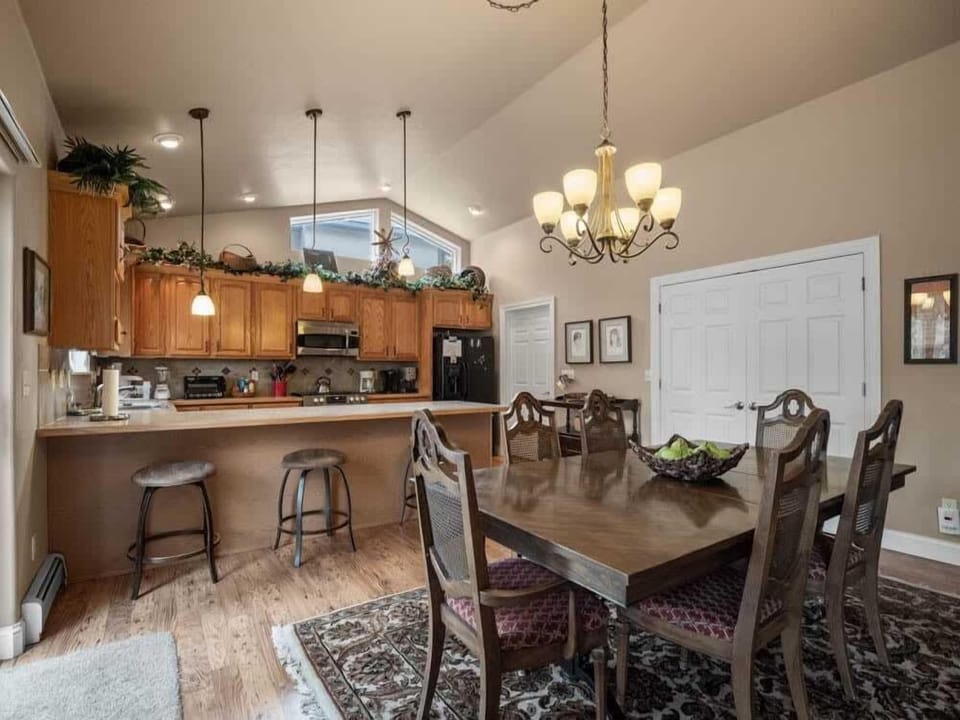 kitchen/dining room