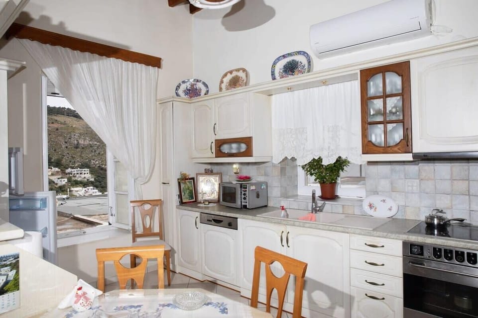 Kitchen space - Fully equipped interior
