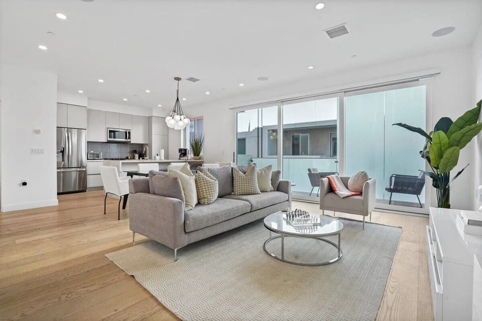 Living space on the main level with new, high-end finishings