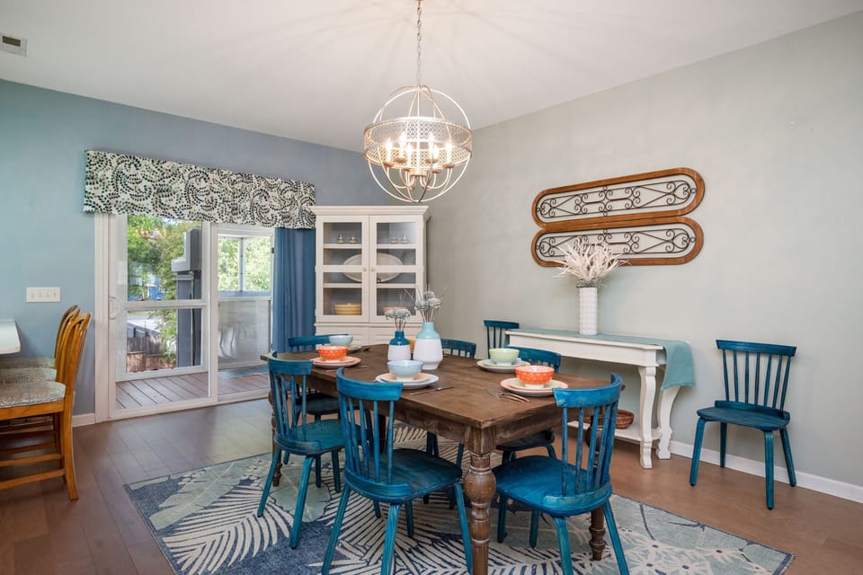 Dining Area - West