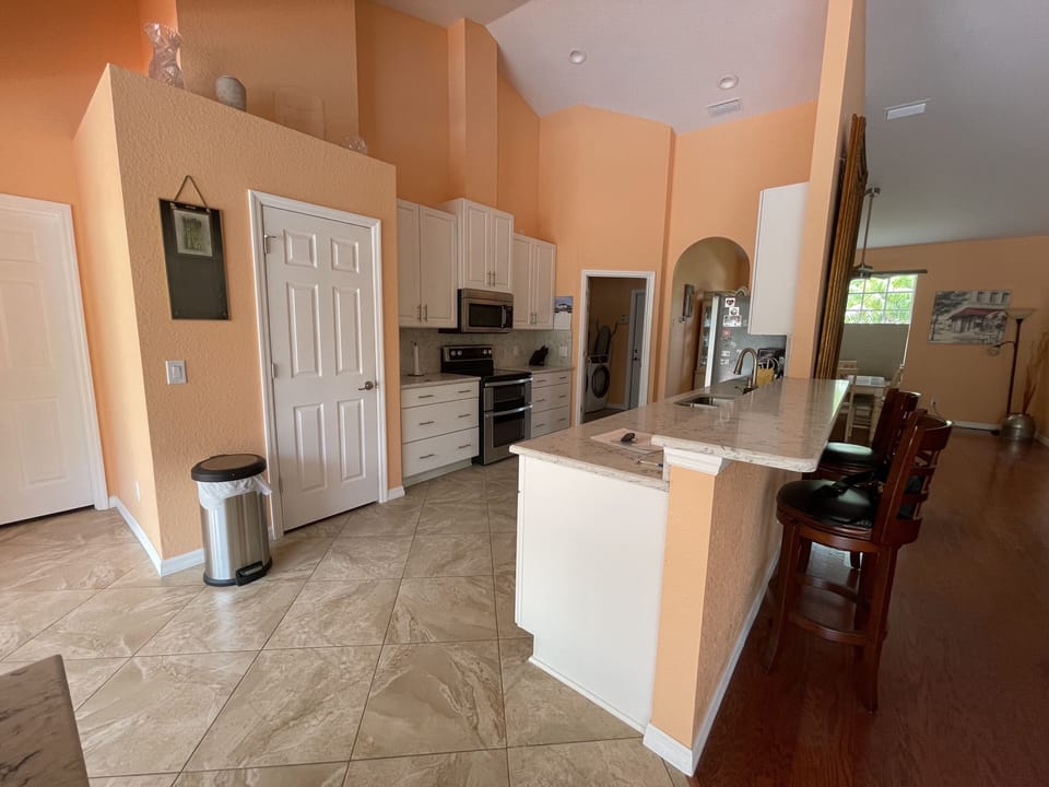 Kitchen with breakfast bar