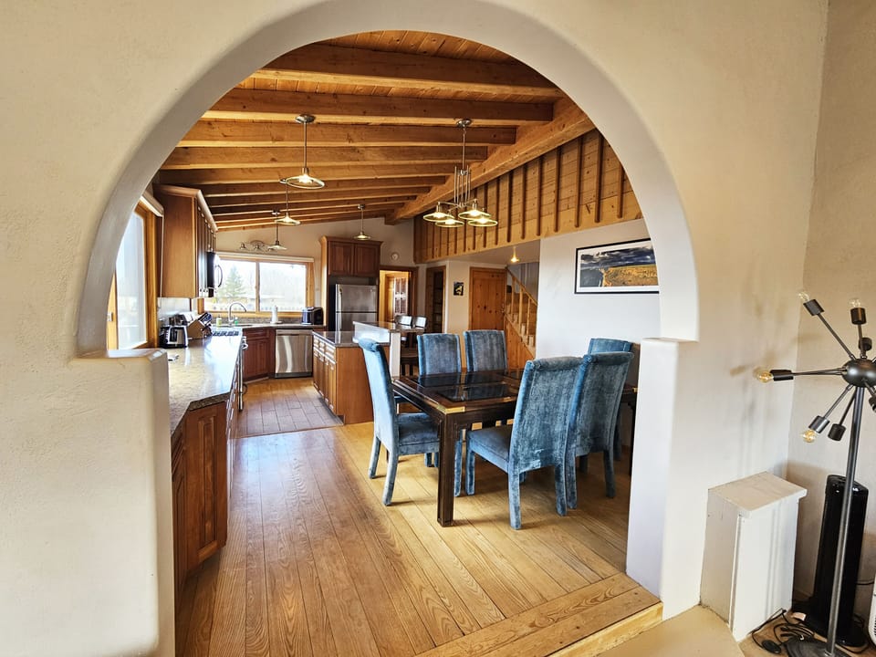 Enter the kitchen with seating for 6