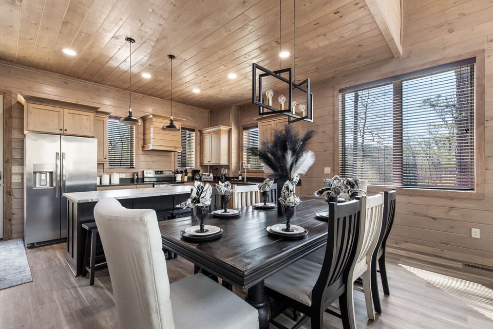 Dining Area - Seating for Eight