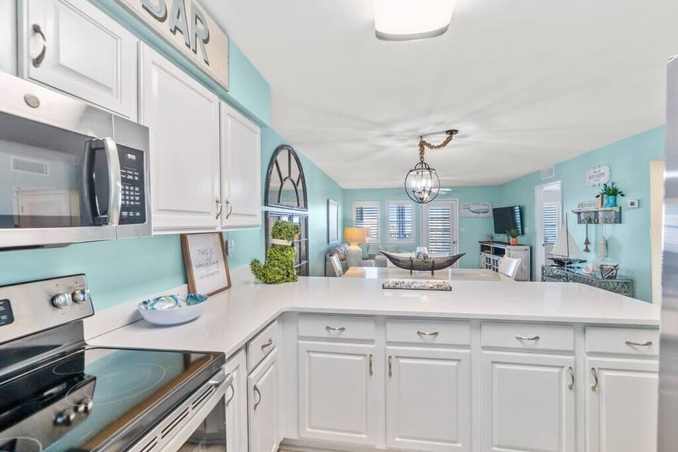 Electric stove and beautiful white quartz countertops!