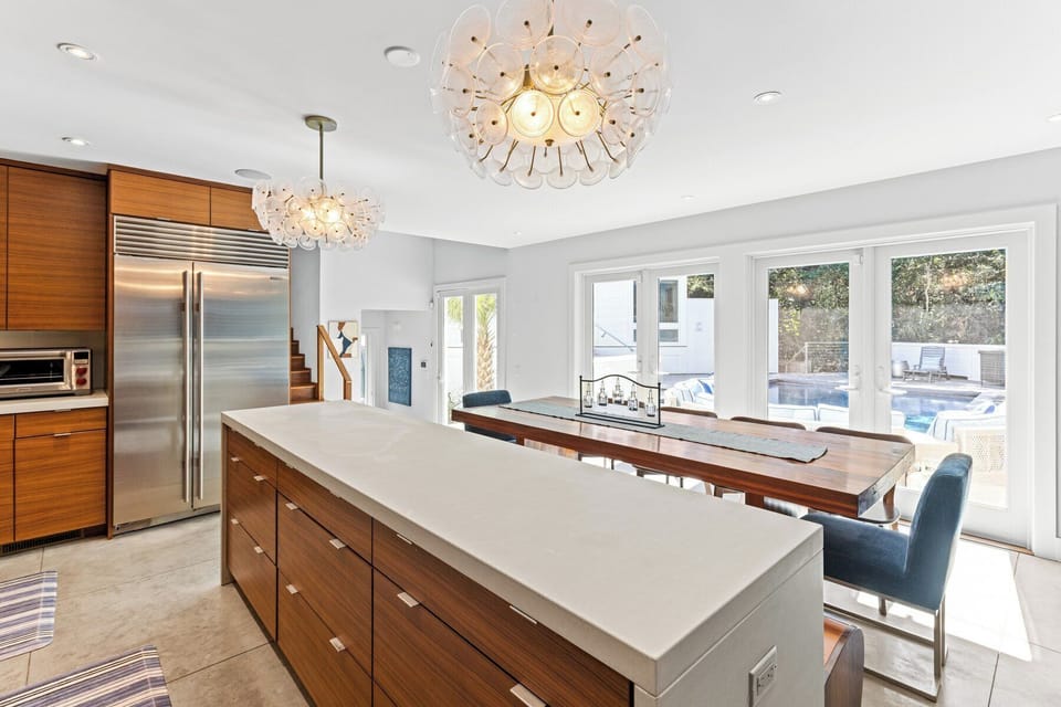 ROOM FOR MULITPLE COOKS TO SHARE THE DINING EXPERIENCE