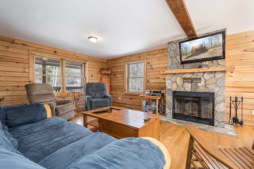 Welcome to Crazy Idea - Family Friendly Cabin w/ Fire Pit & Air Hockey