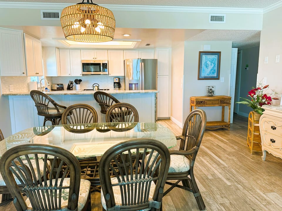 Dining Area (2)