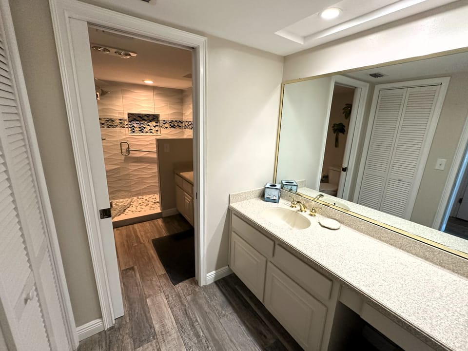 Master Bath (2)
