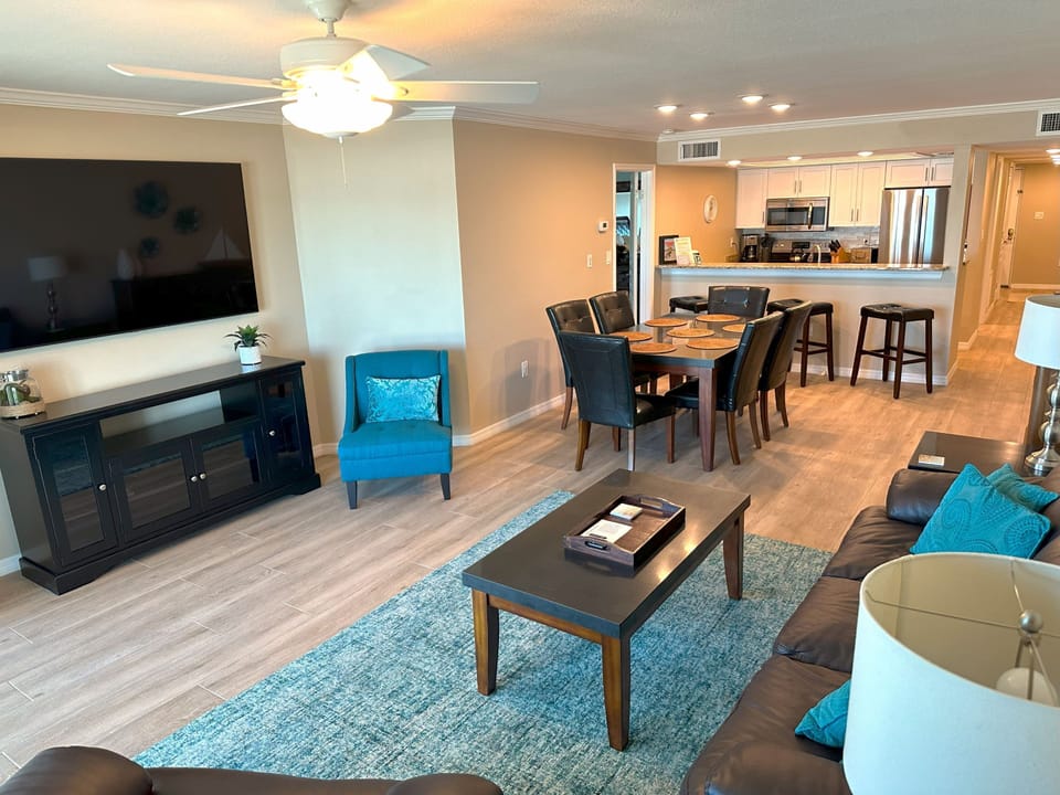 Living Room (2)