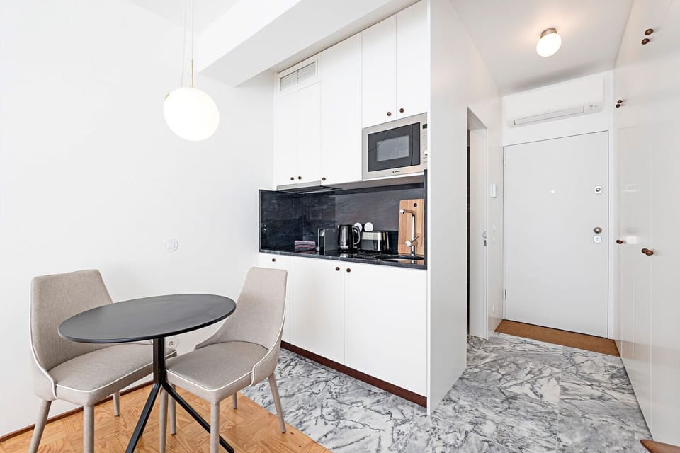 Our kitchenette counts with high quality appliances like a microwave, refrigerator, dishwasher, washing machine, toaster and coffee maker #practical #airbnbporto