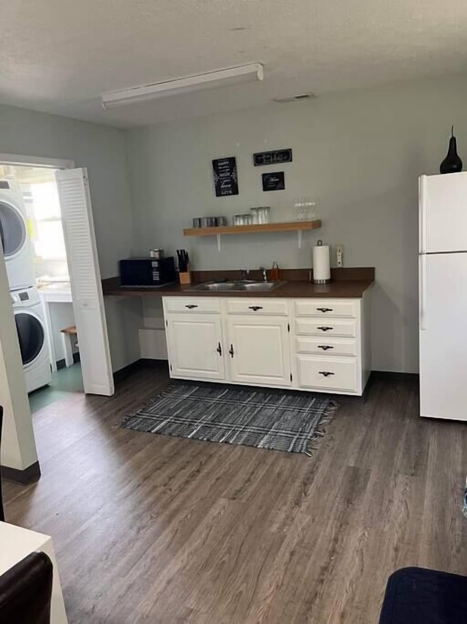 Another area of kitchen which has a washer/dryer area.