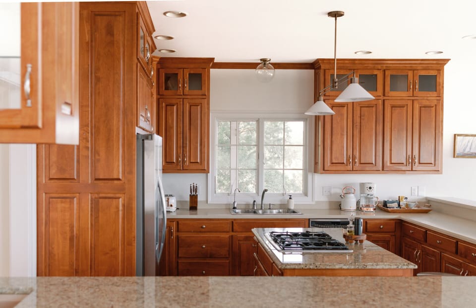 Fully equipped kitchen with gas range. French door fridge/freezer with ice maker