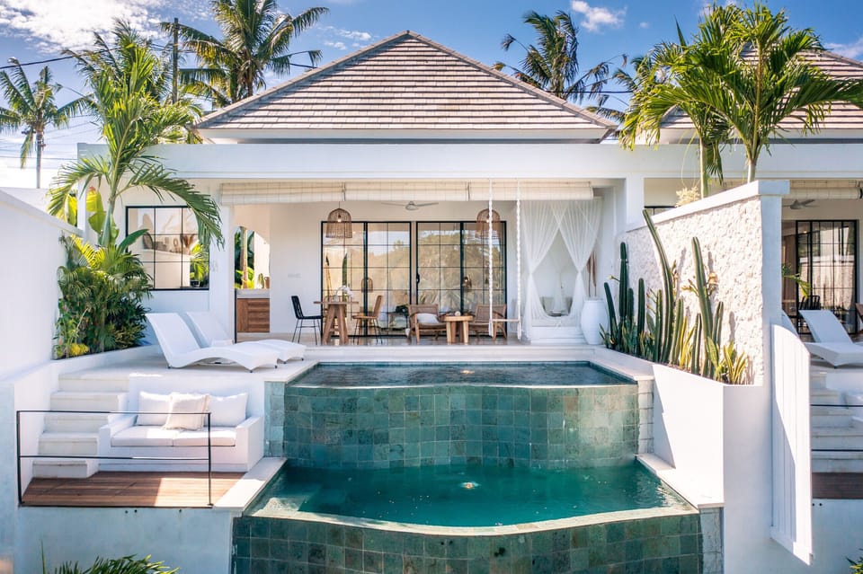 front view of the villa with the 2 infinity pools facing the view