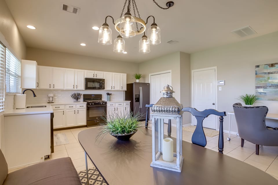Dining Area | Dishware & Flatware Provided